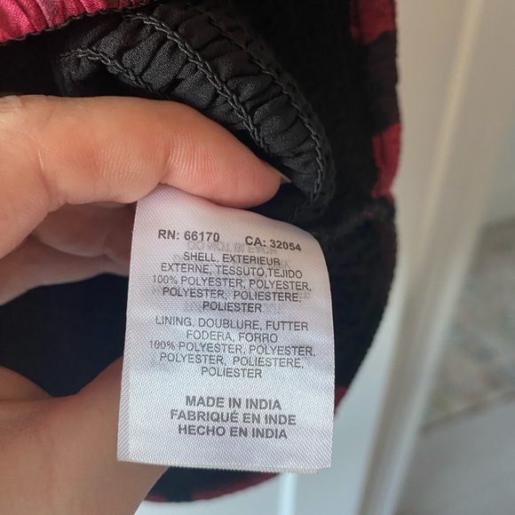 NWOT Red and Black Ruffled Cropped Blouse - Picture 3 of 4